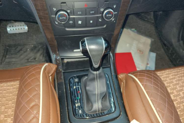 Used HYOSOW S6 2017 1.5T CVT Premium Edition Gear Lever