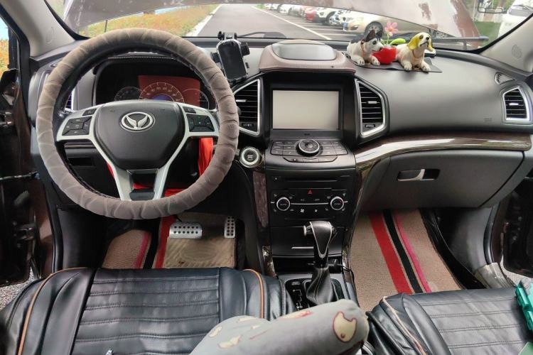 Used HYOSOW S6 2017 1.5T CVT Premium Edition Center Console