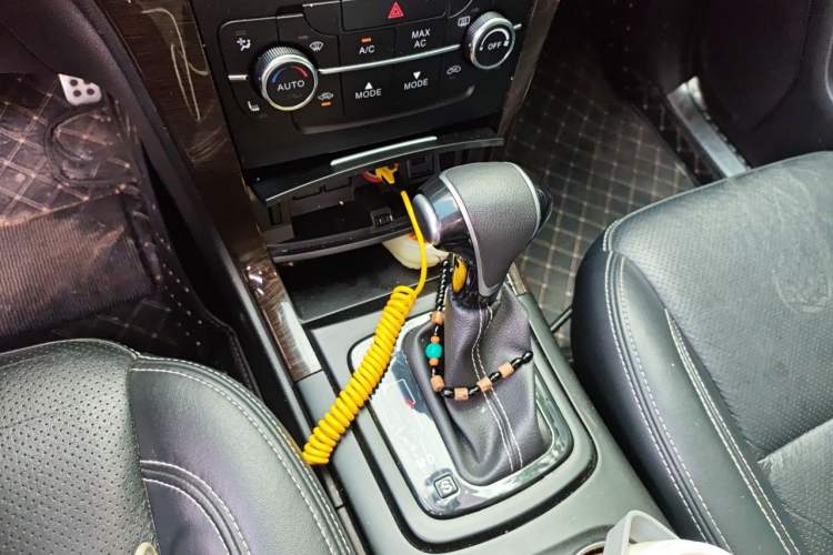 Used HYOSOW S6 2017 1.5T CVT Enjoyment Model Gear Lever