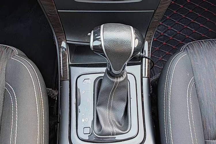 Used HYOSOW S6 2017 1.5T CVT Enjoyment Model Gear Lever