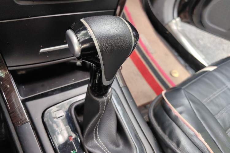 Used HYOSOW S6 2017 1.5T CVT Premium Edition Gear Lever