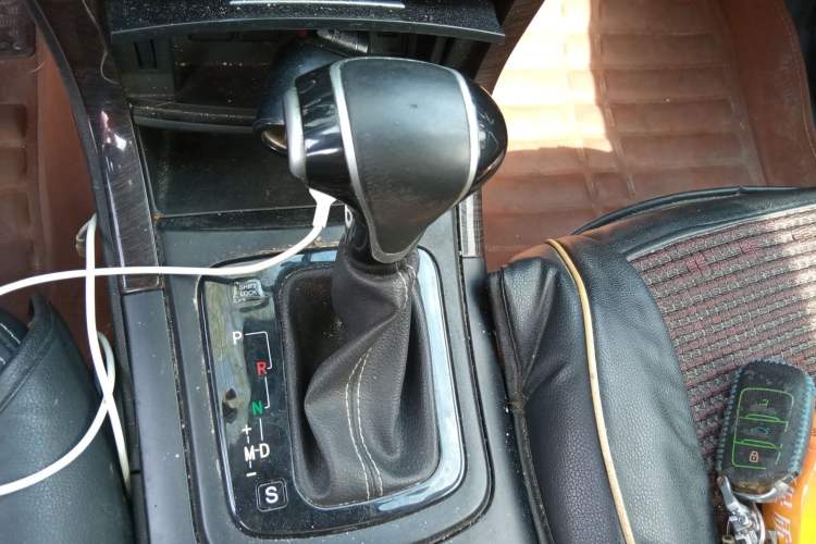 Used HYOSOW S6 2017 1.5T CVT Premium Edition Gear Lever