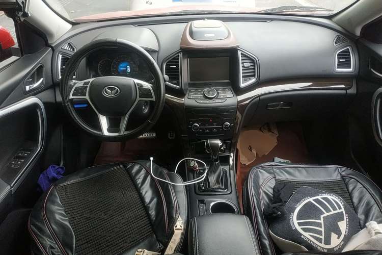 Used HYOSOW S6 2017 1.5T CVT Enjoyment Model Center Console