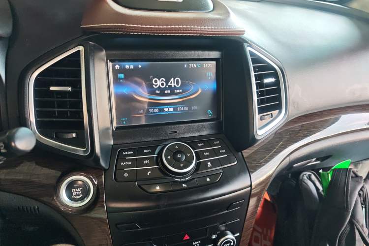 Used HYOSOW S6 2017 1.5T Manual Phantom Joy Model Audio And AC Panel