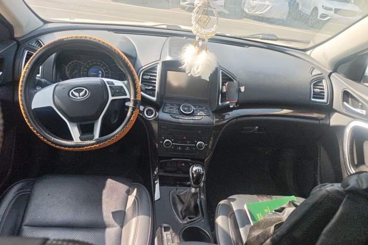 Used HYOSOW S6 2017 1.5T Manual Leading Model Center Console