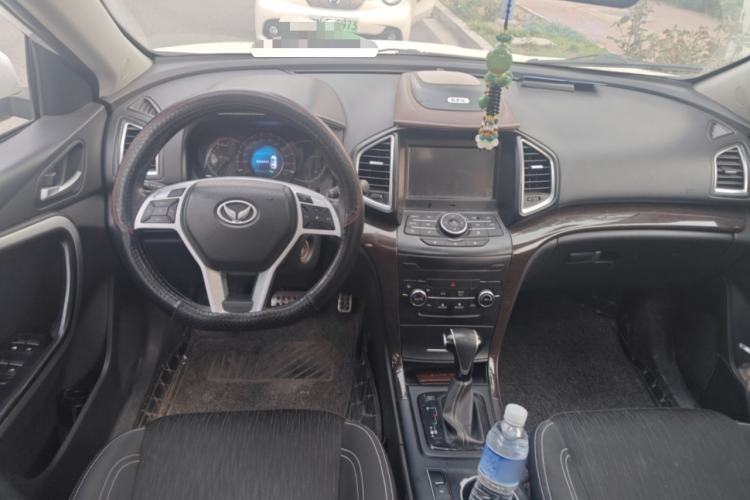 Used HYOSOW S6 2017 1.5T CVT Enjoyment Model Center Console