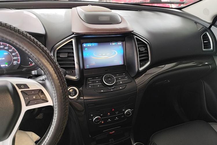 Used HYOSOW S6 2017 1.5T Manual Leading Model Center Console
