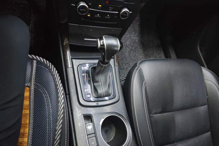 Used HYOSOW S6 2017 1.5T CVT Enjoyment Model Gear Lever