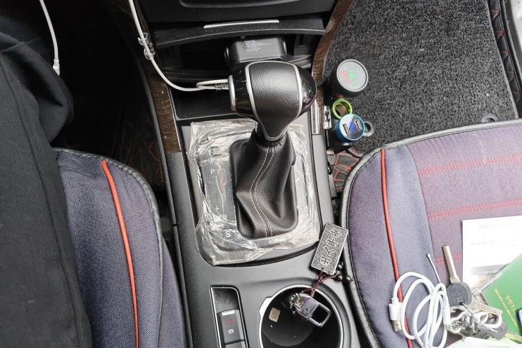 Used HYOSOW S6 2017 1.5T CVT Premium Edition Gear Lever