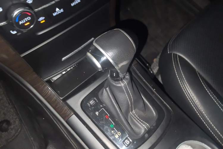 Used HYOSOW S6 2017 1.5T CVT Enjoyment Model Gear Lever