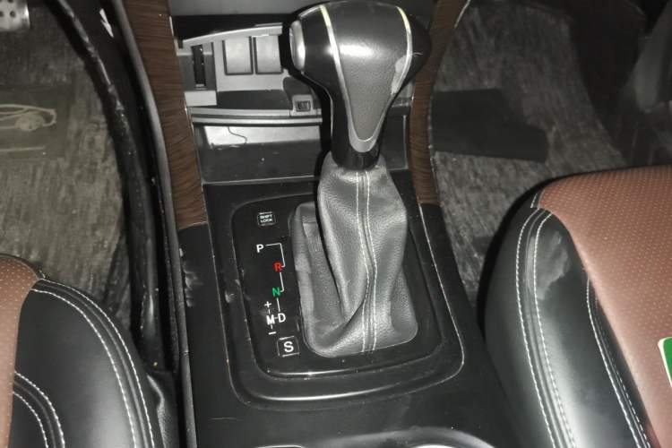 Used HYOSOW S6 2017 1.5T CVT Premium Edition Gear Lever
