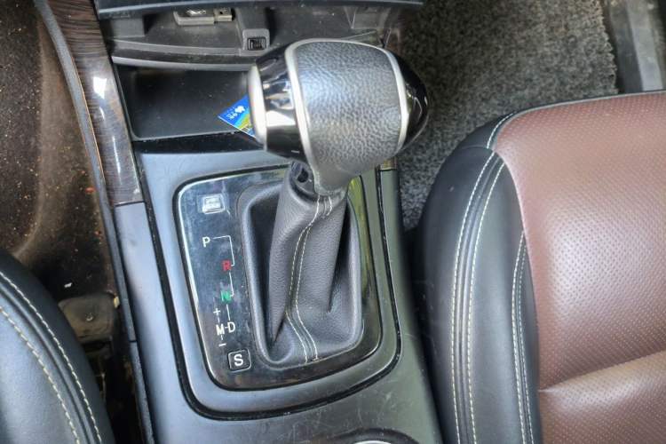 Used HYOSOW S6 2017 1.5T CVT Premium Edition Gear Lever