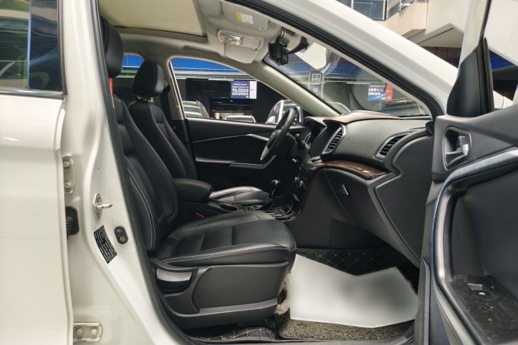 Used HYOSOW S6 2017 1.5T CVT Enjoyment Model Interior 3