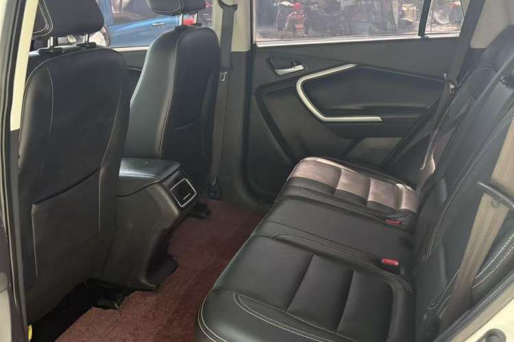 Used HYOSOW S6 2017 1.5T Manual Leading Model Interior 3