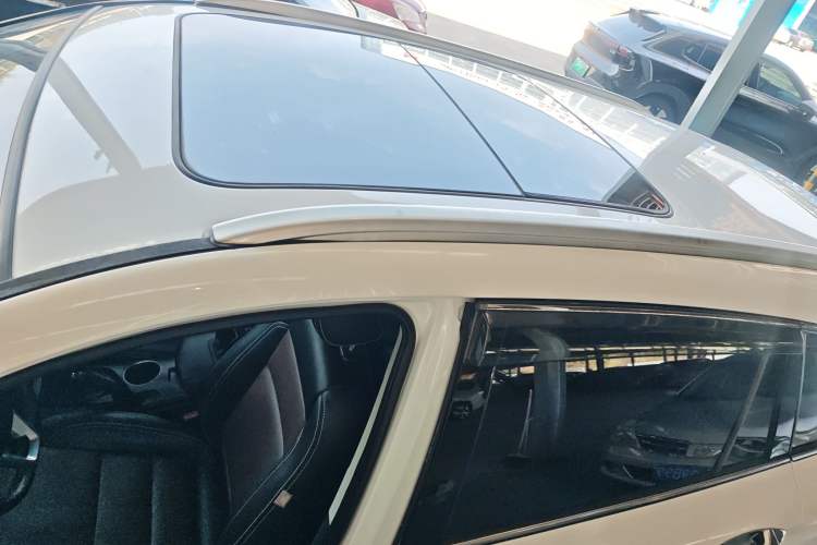 Used HYOSOW S6 2017 1.5T Manual Phantom Joy Model Roof