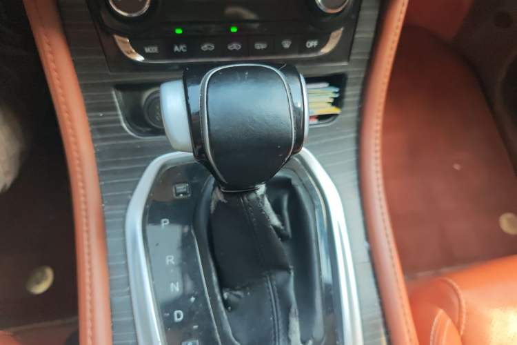 Used HYOSOW S7 2018 1.5T Automatic Prestige Edition Gear Lever