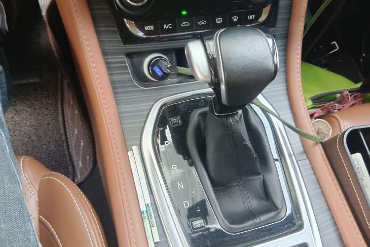 Used HYOSOW S7 2018 1.5T Automatic Premium Edition Gear Lever