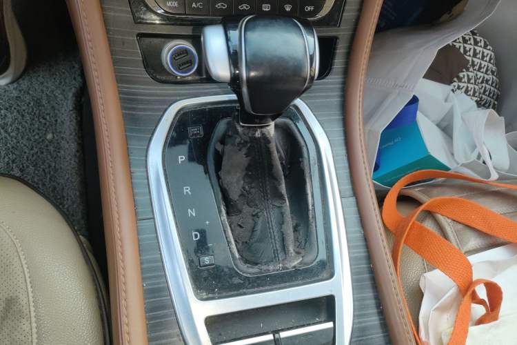 Used HYOSOW S7 2018 1.5T Automatic Premium Edition Gear Lever