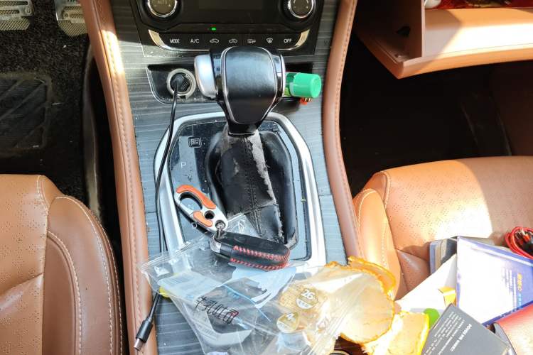 Used HYOSOW S7 2018 1.5T Automatic Premium Edition Gear Lever