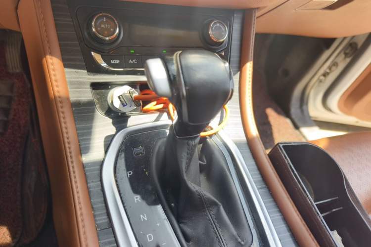 Used HYOSOW S7 2018 1.5T Automatic Prestige Edition Gear Lever