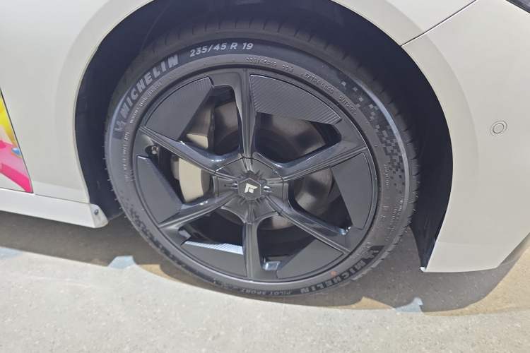 Used Hyptec GT 2024 Global Model 710 Ultra-High-Voltage LiDAR Edition Right Front Wheel Hub