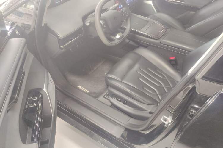 Used Hyptec GT 2023 560 Rear-Drive Tech Edition Driver Seat