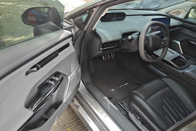 Used Hyptec GT 2023 560 Rear-Drive Tech Edition Driver Seat
