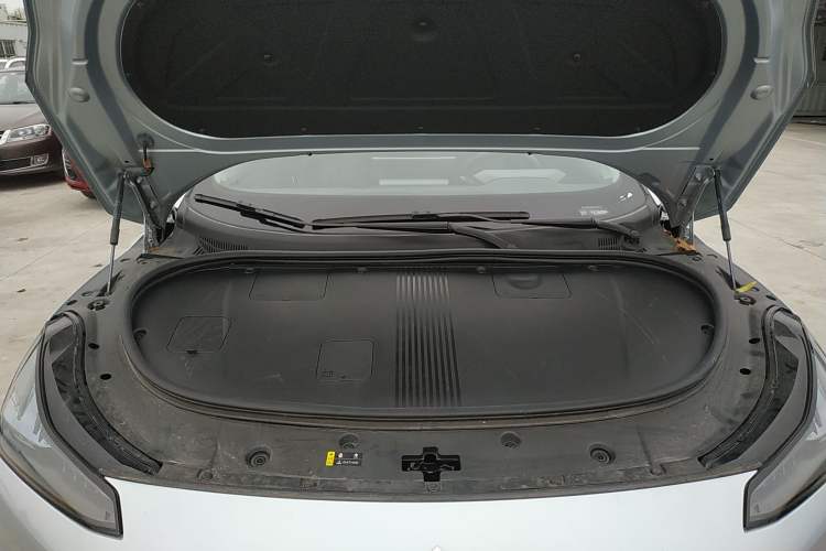 Used Hyptec GT 2023 600 Rear-Drive Charging & Swapping Version Engine Bay