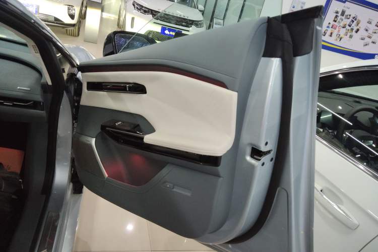 Used Hyptec GT 2023 560 Rear-Drive Seven-Wing Edition Right Front Door Interior