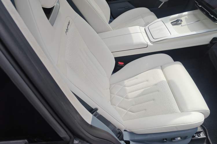 Used Hyptec GT 2023 710 Rear-Drive Supercharge Max Edition Right Front Seat