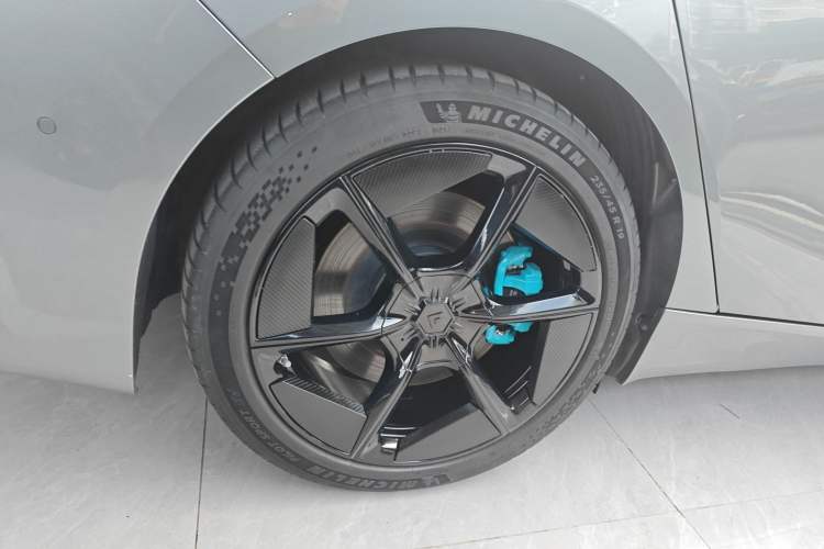 Used Hyptec GT 2023 710 Rear-Drive Supercharge Max Edition Right Rear Wheel Hub