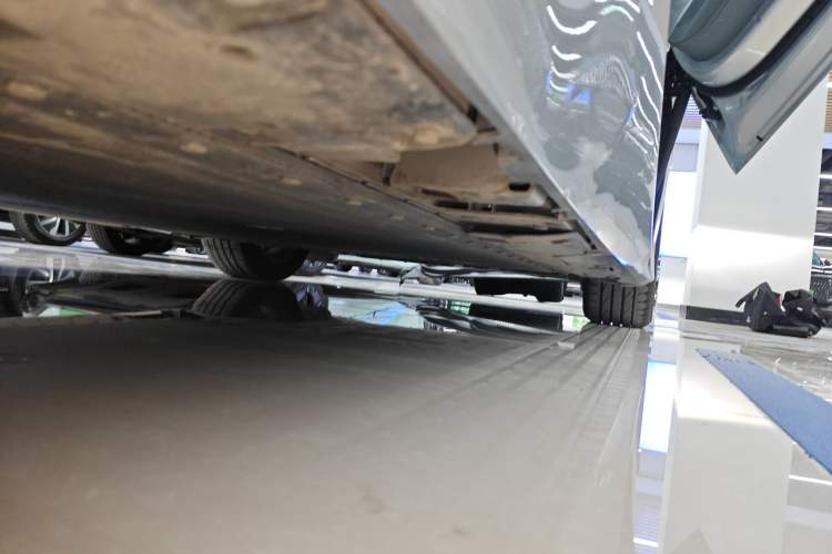 Used Hyptec GT 2023 560 Rear-Drive Seven-Wing Edition Right Side Sill