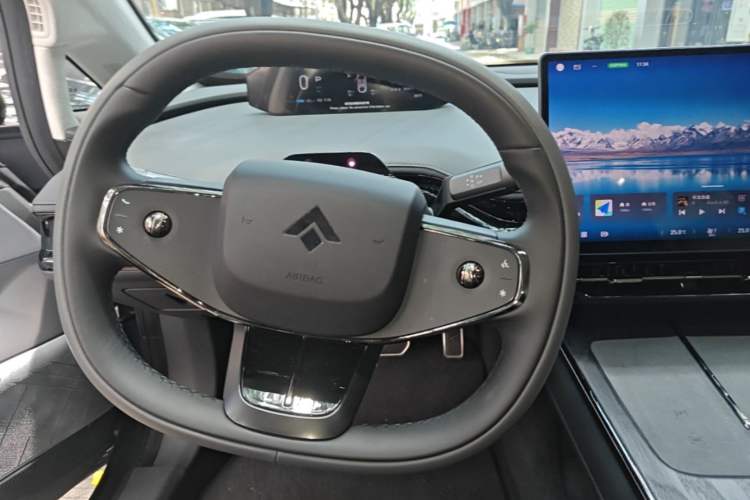 Used Hyptec GT 2023 560 Rear-Drive Tech Edition Steering Wheel