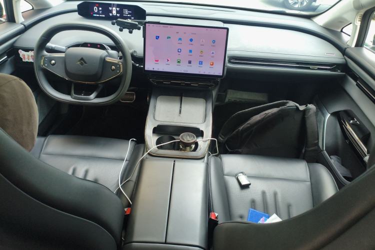 Used Hyptec GT 2023 560 Rear-Drive Tech Edition Center Console