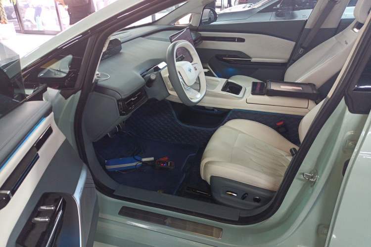 Used Hyptec GT 2023 710 Rear-Drive Pro Supercharge Edition Left Front Seat