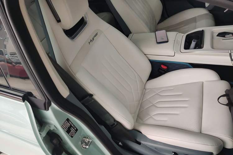 Used Hyptec GT 2023 710 Rear-Drive Pro Supercharge Edition Right Front Seat