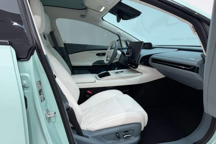 Used Hyptec GT 2023 710 Rear-Drive Supercharge Max Edition Right Front Seat