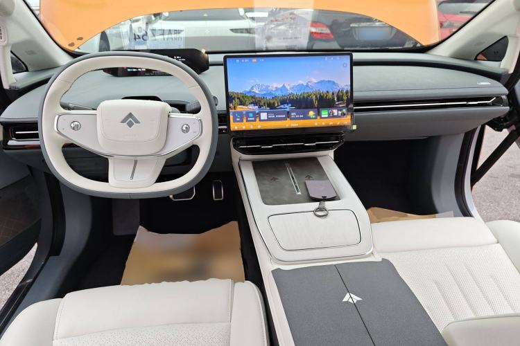 Used Hyptec GT 2023 710 Rear-Drive Supercharge Max Edition Center Console
