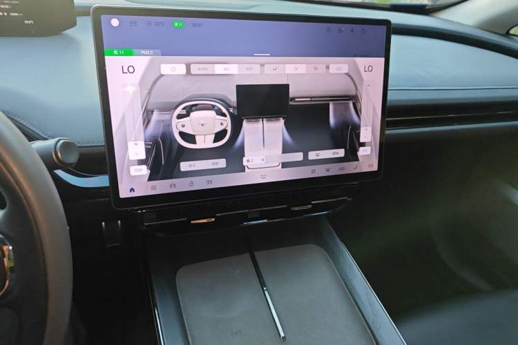 Used Hyptec GT 2023 560 Rear-Drive Seven-Wing Edition Audio And AC Panel
