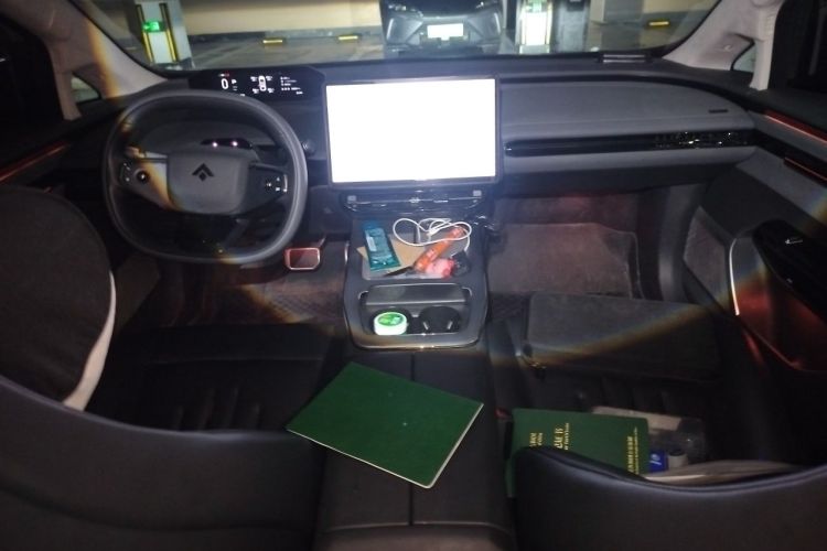 Used Hyptec GT 2023 710 Rear-Drive Ultra-Charging Version Center Console
