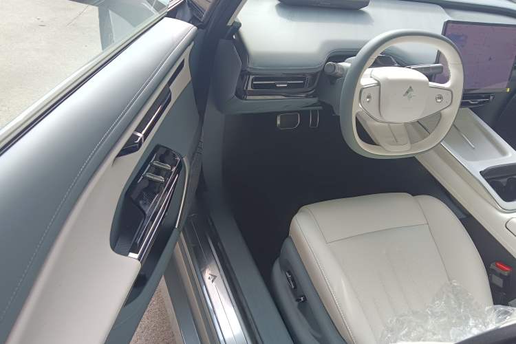 Used Hyptec GT 2023 560 Rear-Drive Tech Edition Driver Seat