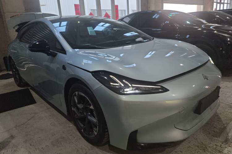 Used Hyptec GT 2023 560 Rear-Drive Seven-Wing Edition Front Right 45 Deg
