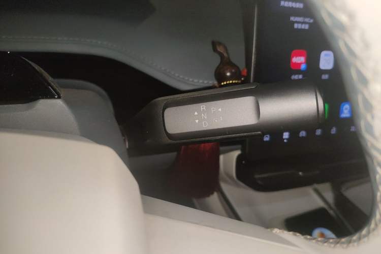 Used Hyptec GT 2023 560 Rear-Drive Tech Edition Gear Lever