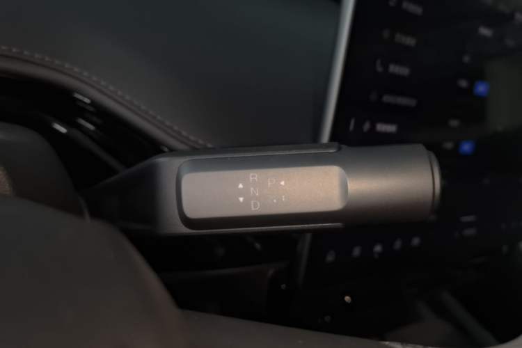 Used Hyptec GT 2023 560 Rear-Drive Tech Edition Gear Lever