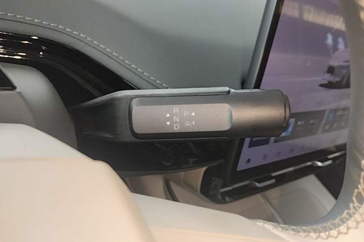 Used Hyptec GT 2023 560 Rear-Drive Tech Edition Gear Lever