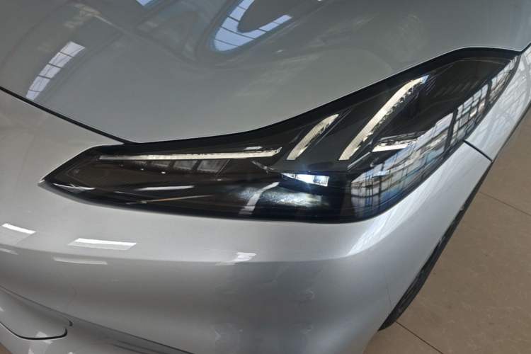 Used Hyptec GT 2023 560 Rear-Drive Tech Edition Left Front Headlight
