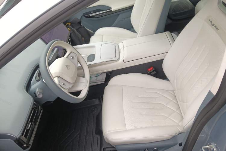 Used Hyptec GT 2023 710 Rear-Drive Supercharge Max Edition Left Front Seat