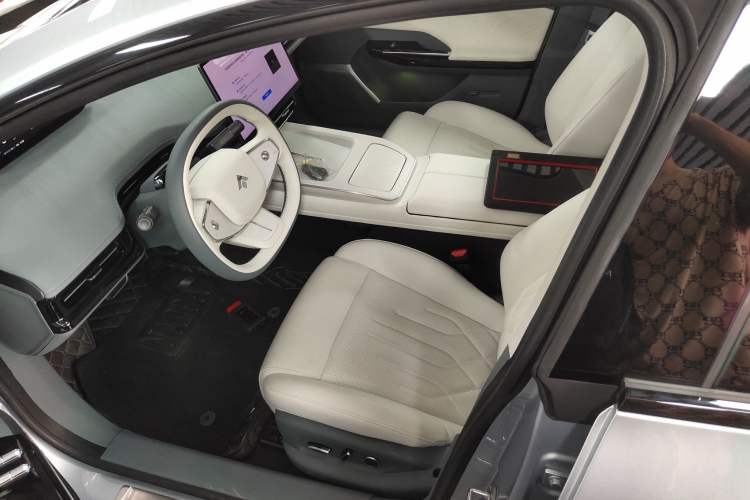 Used Hyptec GT 2023 710 Rear-Drive Supercharge Max Edition Left Front Seat