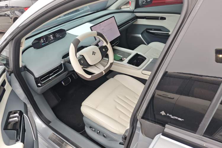 Used Hyptec GT 2023 710 Rear-Drive Supercharge Max Edition Left Front Seat