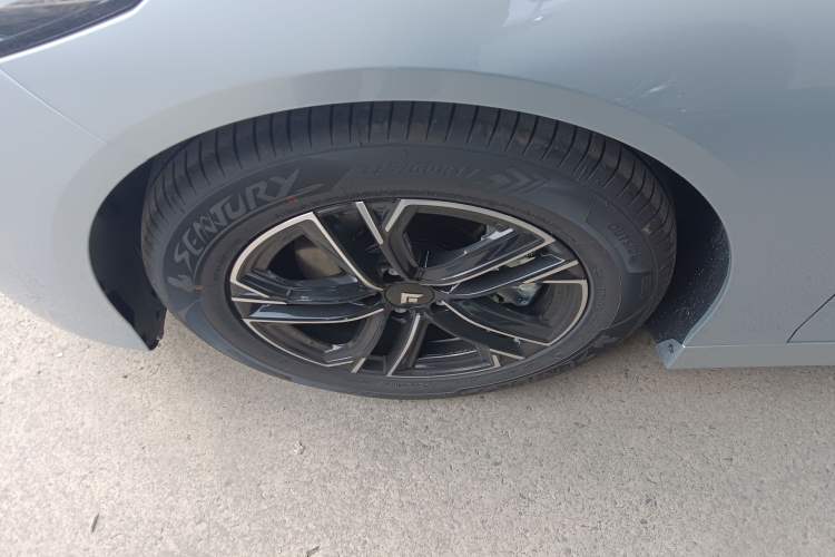 Used Hyptec GT 2023 560 Rear-Drive Tech Edition Left Front Wheel Hub